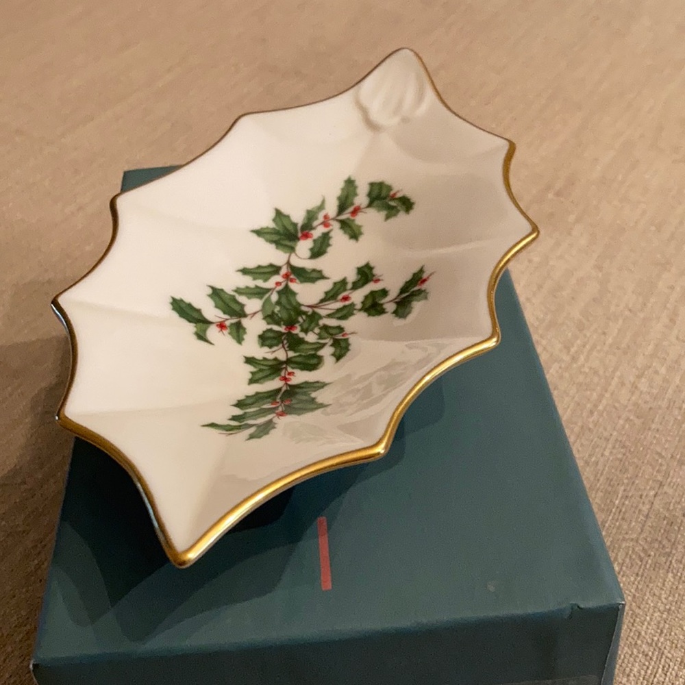 Lenox holiday small leaf dish